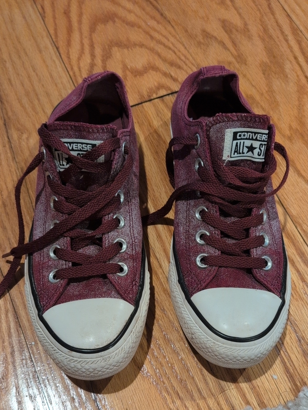 Converse All Star Low Top Sneakers in Burgundy